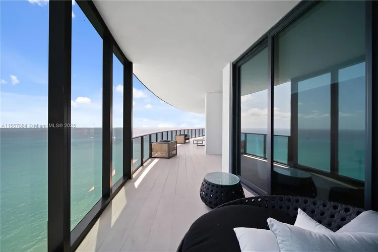 Porsche Design Tower #4005 image #43