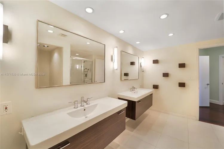 Towers of Key Biscayne #A901 image #12