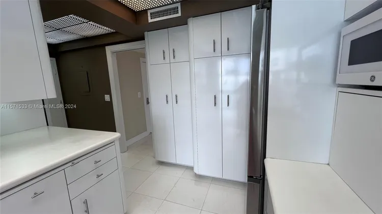 Towers of Key Biscayne #A901 image #24