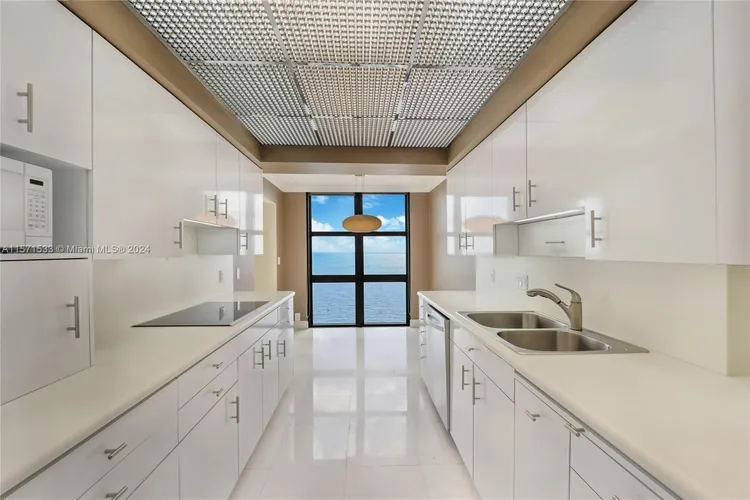 Towers of Key Biscayne #A901 image #6