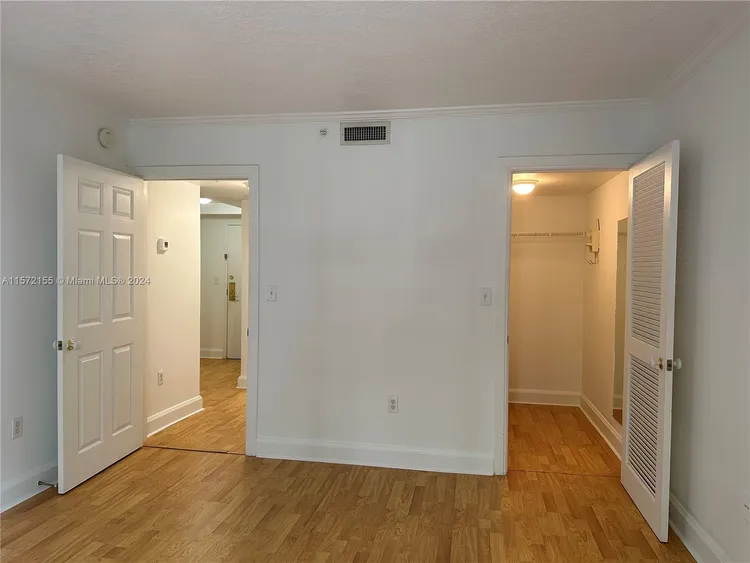 The Mutiny #313 image #10