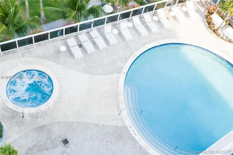 La Gorce #807 image #6