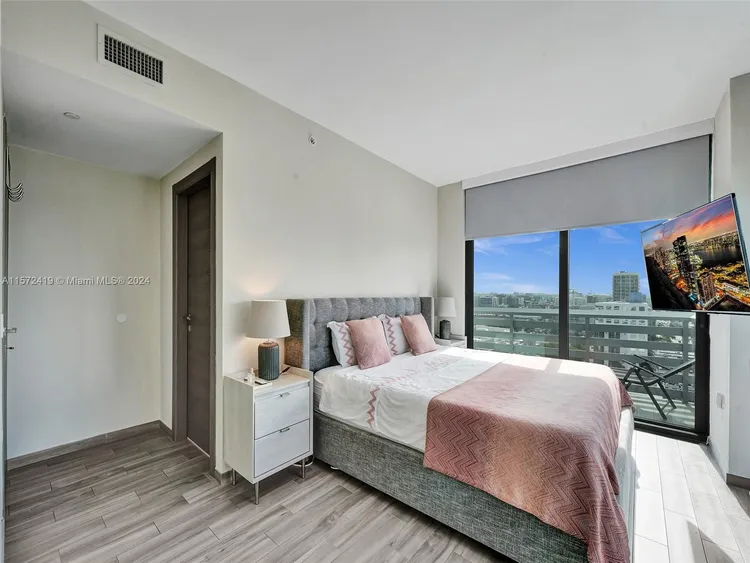 Icon Bay #1701 image #15