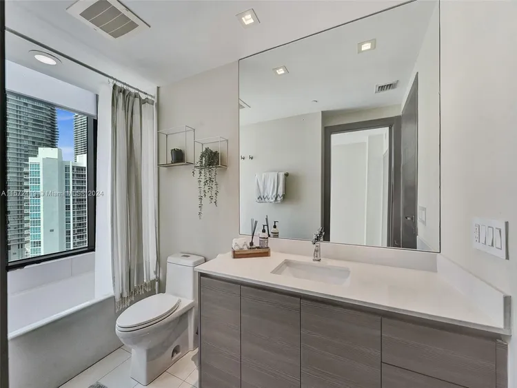 Icon Bay #1701 image #24