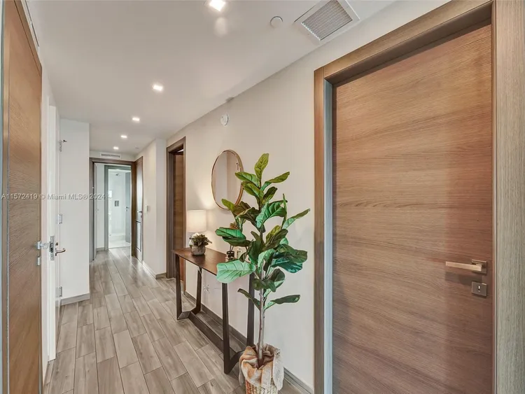 Icon Bay #1701 image #28