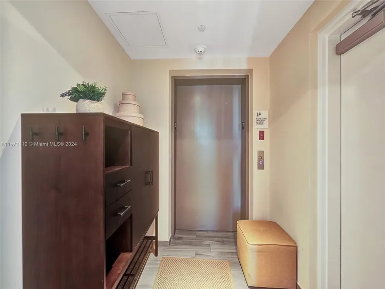 Icon Bay #1701 image #30