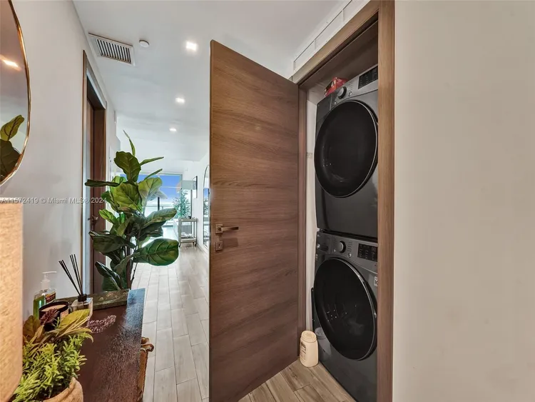 Icon Bay #1701 image #31