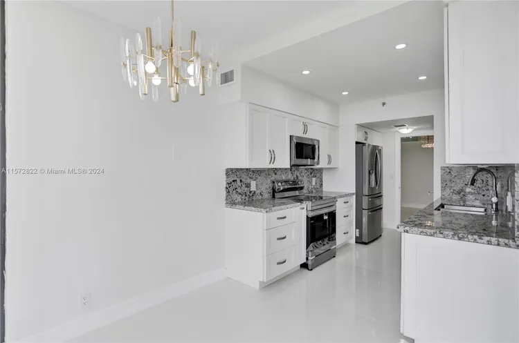 Hamptons West #1011 image #10