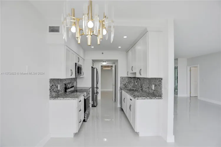 Hamptons West #1011 image #11