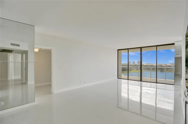 Hamptons West #1011 image #6
