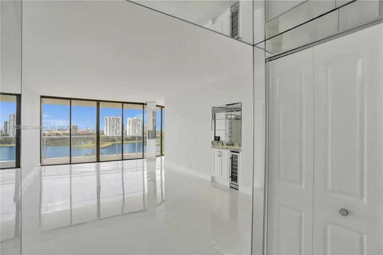 Hamptons West #1011 image #7
