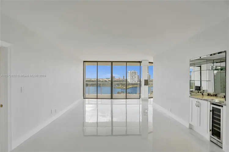 Hamptons West #1011 image #8