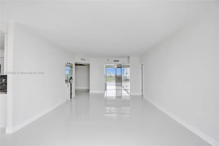 Hamptons West #1011 image #9