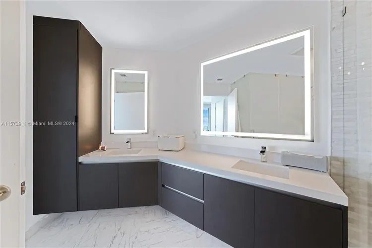 Paramount Miami Worldcenter #3604 image #20