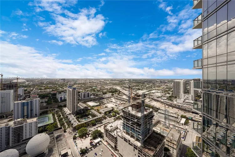 Paramount Miami Worldcenter #3604 image #25