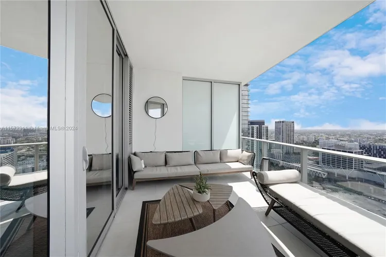 Paramount Miami Worldcenter #3604 image #26