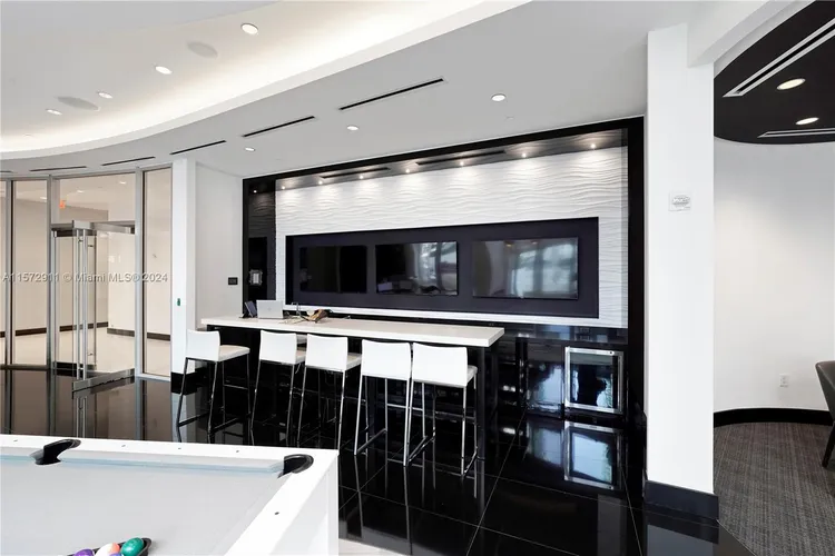 Paramount Miami Worldcenter #3604 image #32