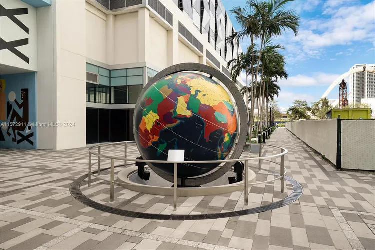 Paramount Miami Worldcenter #3604 image #50