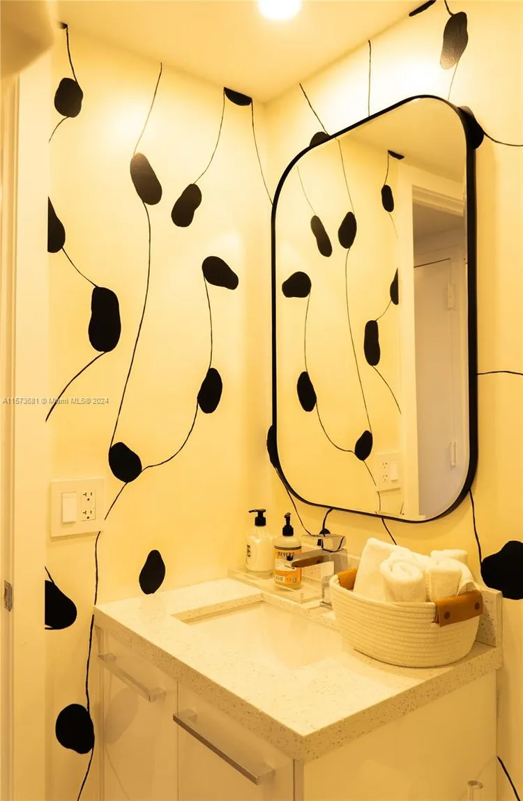 Ten Thousand Plaza #325 image #19