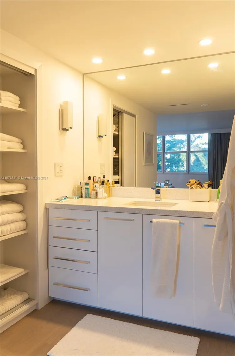 Ten Thousand Plaza #325 image #29