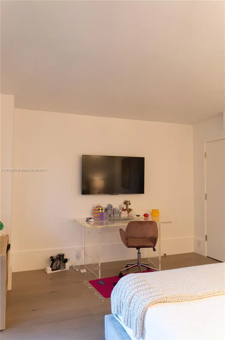 Ten Thousand Plaza #325 image #49