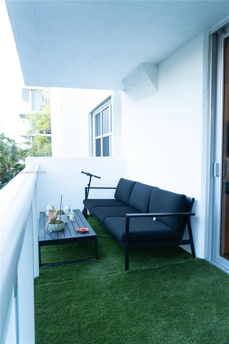 Ten Thousand Plaza #325 image #53