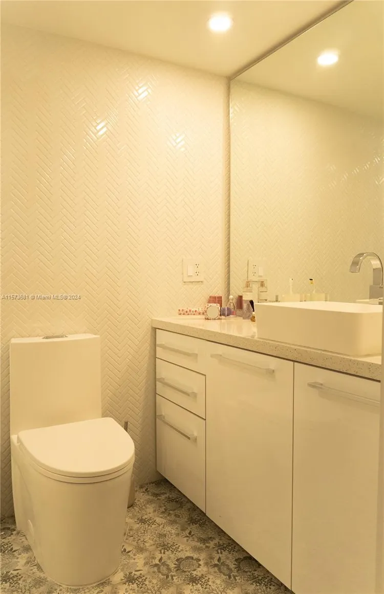 Ten Thousand Plaza #325 image #55