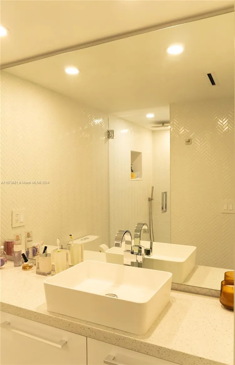 Ten Thousand Plaza #325 image #56