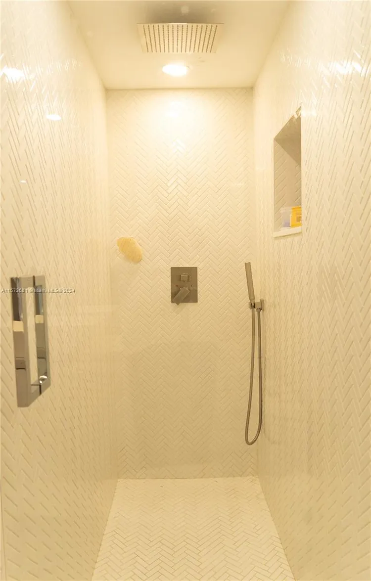 Ten Thousand Plaza #325 image #57