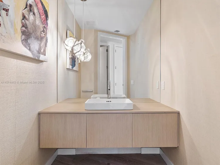 Porsche Design Tower #801 image #10