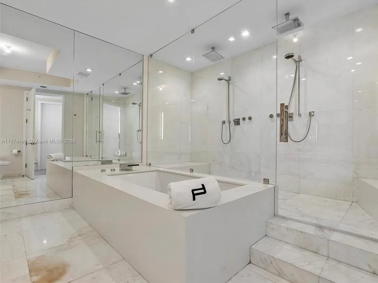 Porsche Design Tower #801 image #14