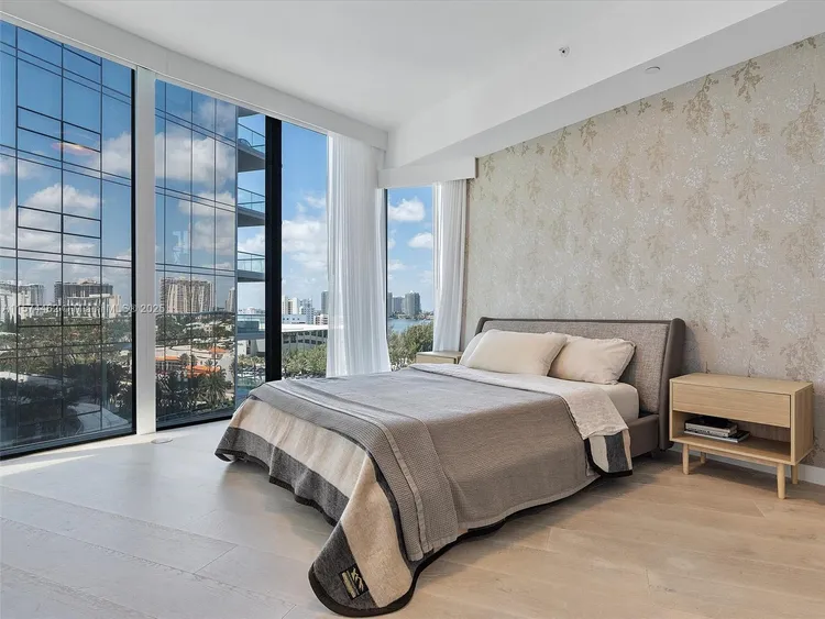 Porsche Design Tower #801 image #15