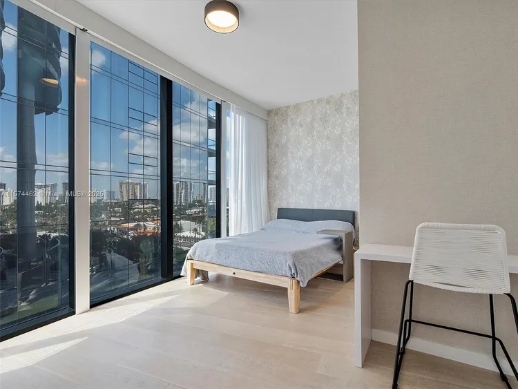 Porsche Design Tower #801 image #16