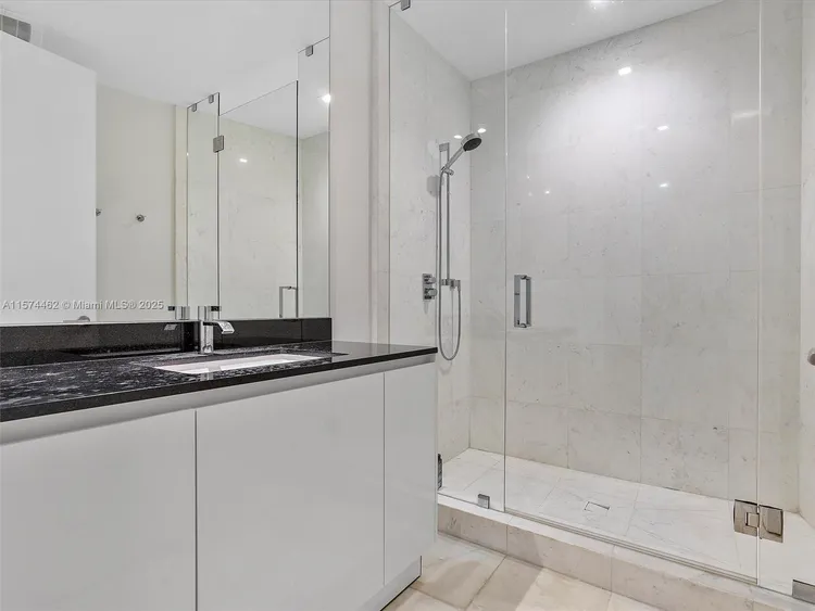 Porsche Design Tower #801 image #17