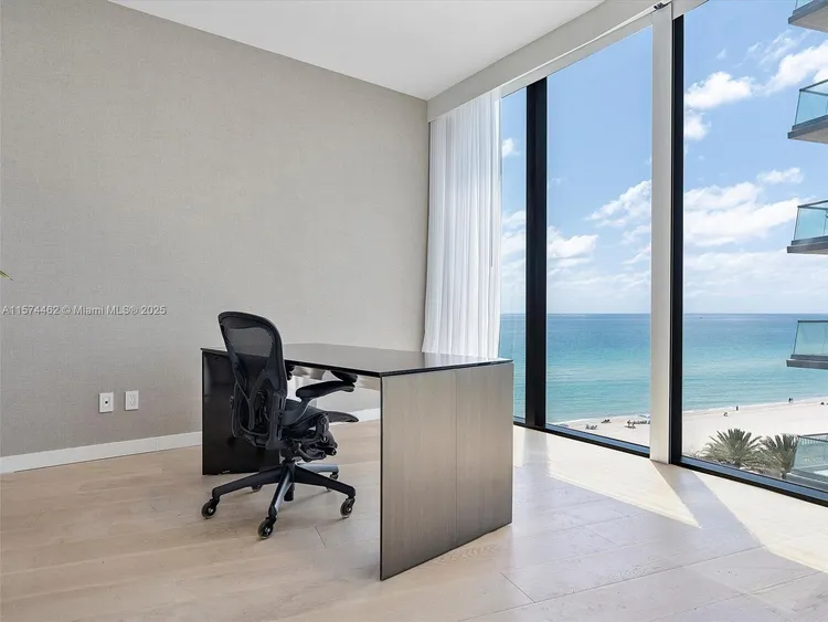 Porsche Design Tower #801 image #18