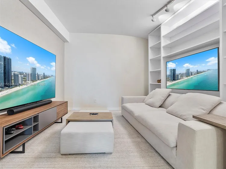 Porsche Design Tower #801 image #19