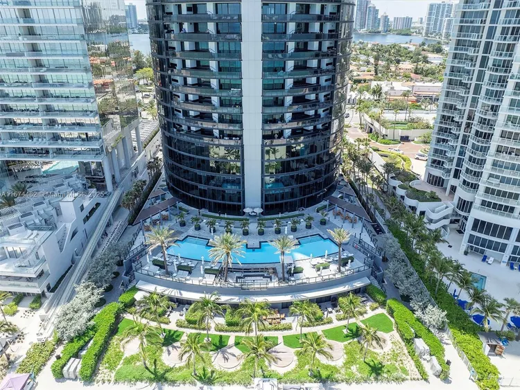 Porsche Design Tower #801 image #27