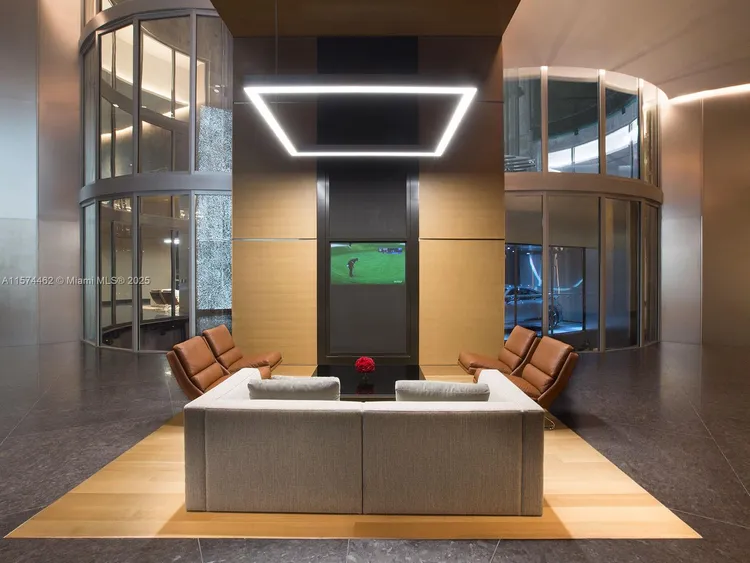 Porsche Design Tower #801 image #33