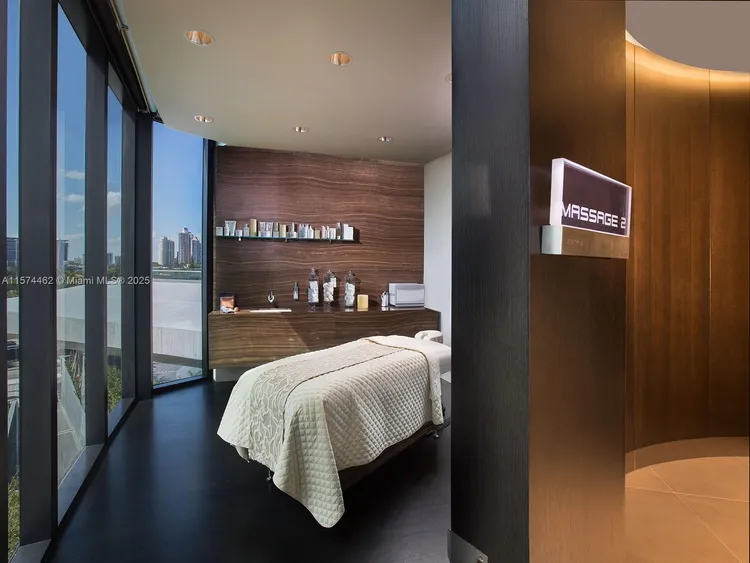 Porsche Design Tower #801 image #41