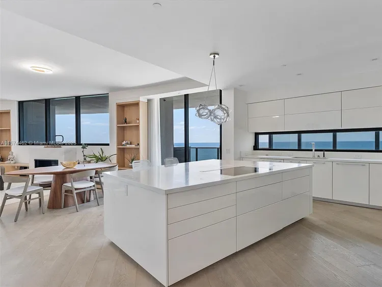 Porsche Design Tower #801 image #8