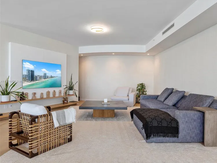 Porsche Design Tower #801 image #9