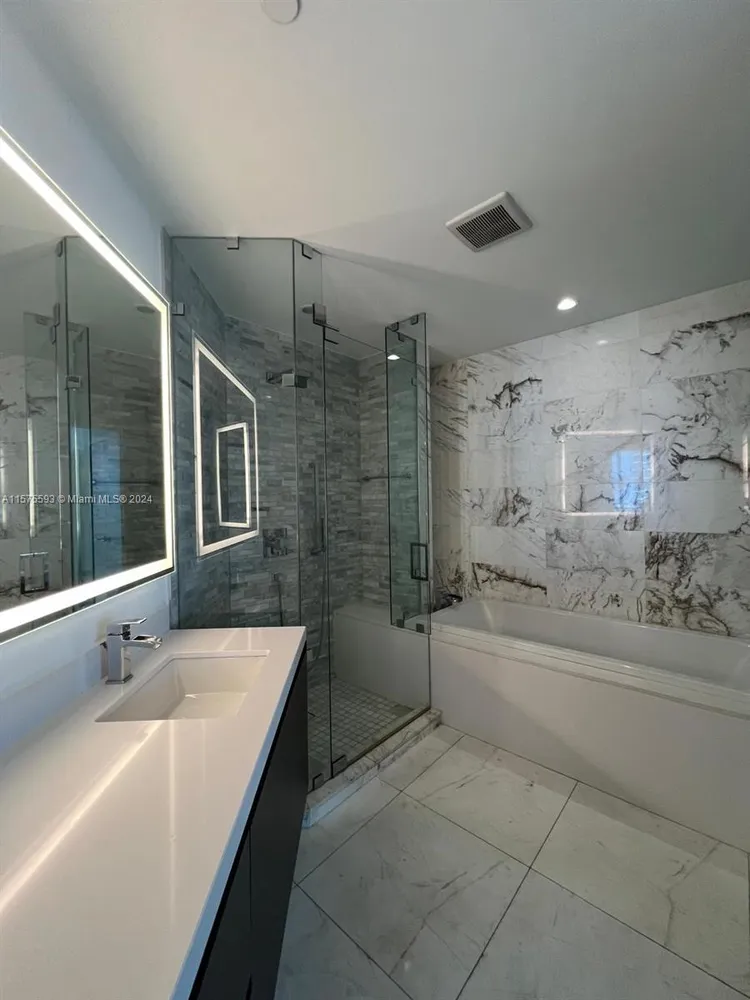 Paramount Miami Worldcenter #2705 image #18