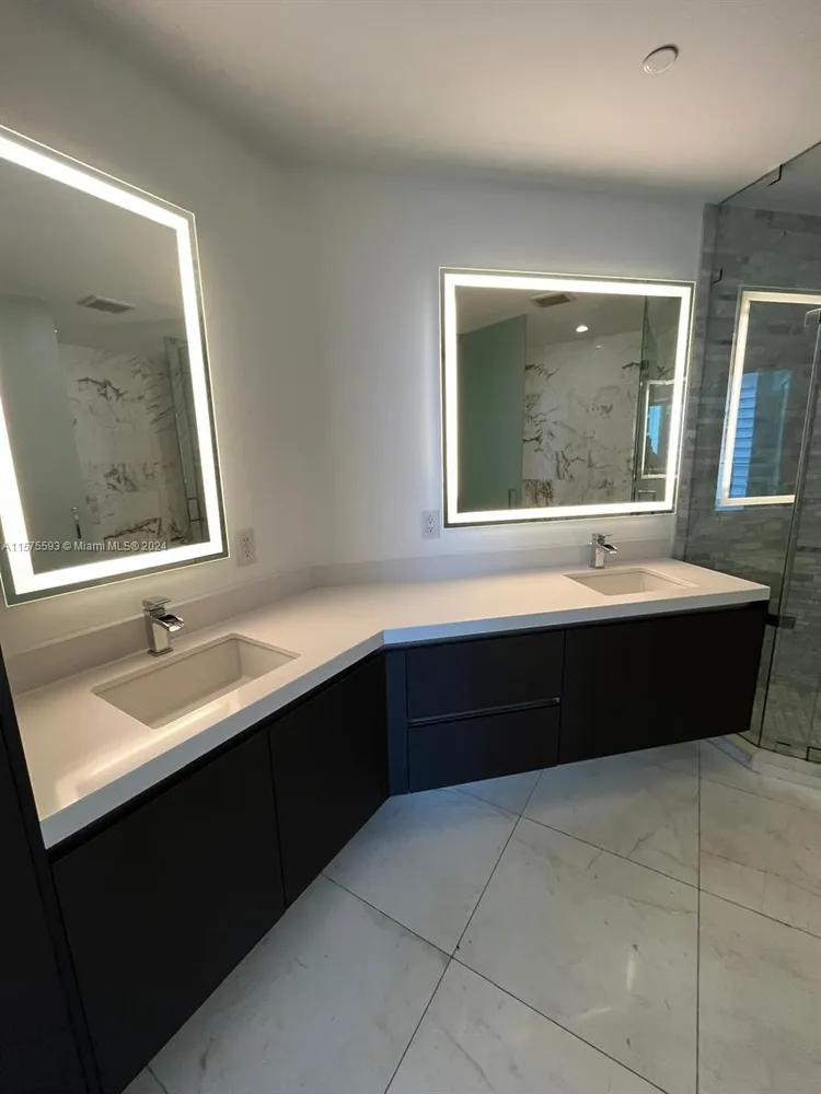 Paramount Miami Worldcenter #2705 image #19