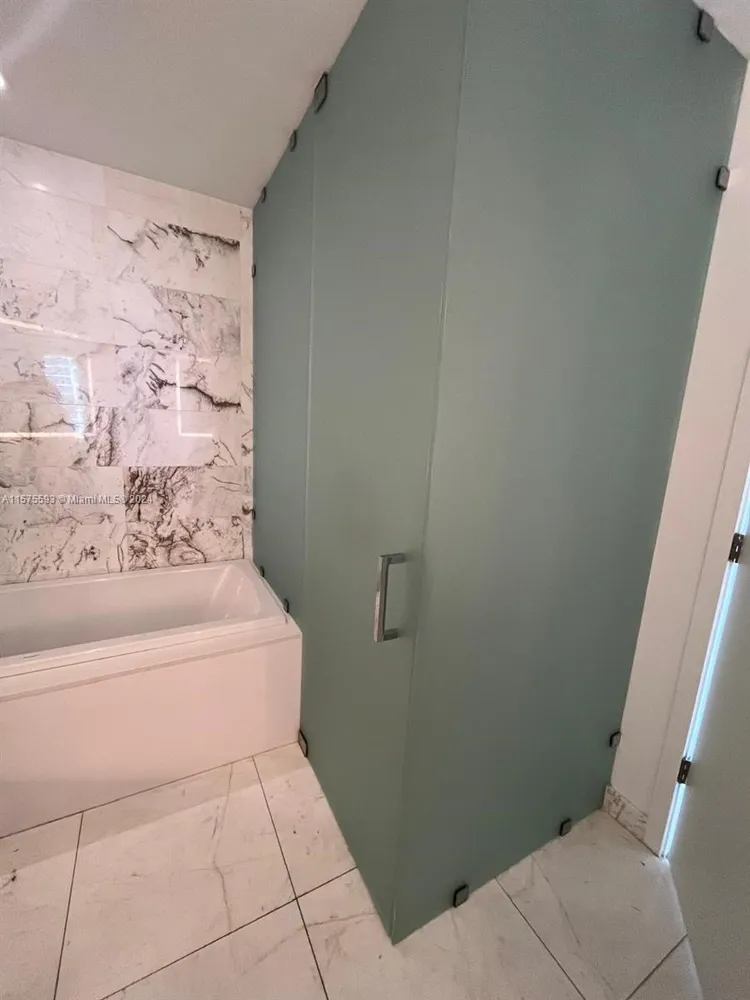 Paramount Miami Worldcenter #2705 image #20