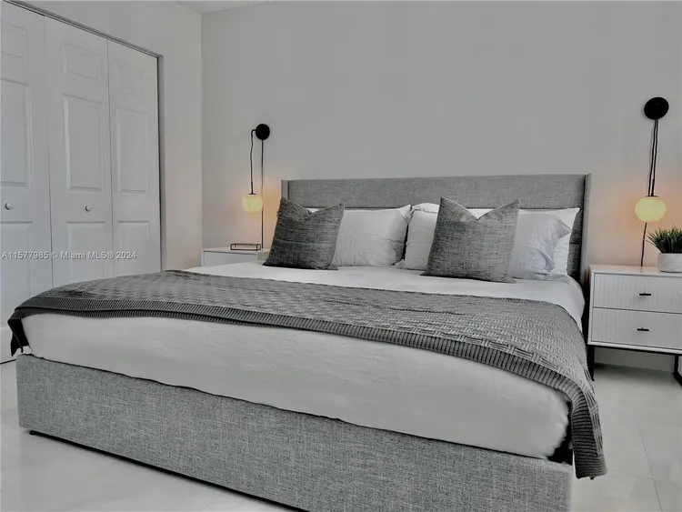 The Mark #1905 image #10