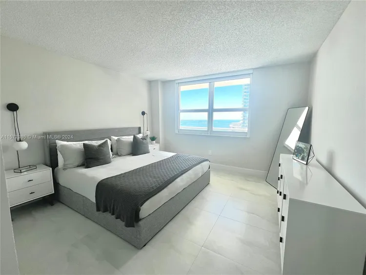 The Mark #1905 image #11