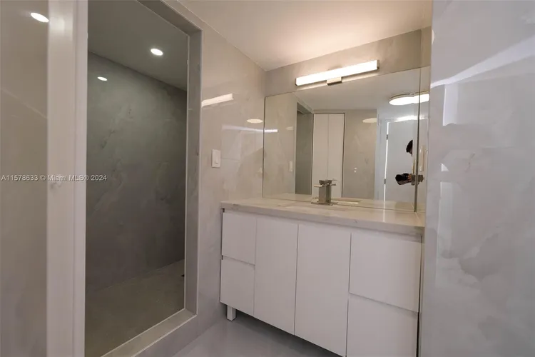 Burleigh House #1135 image #18