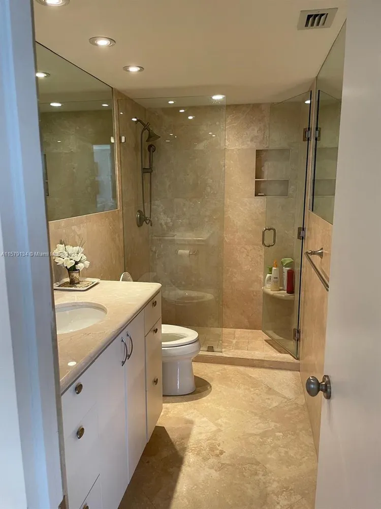 Towers of Key Biscayne #D808 image #10