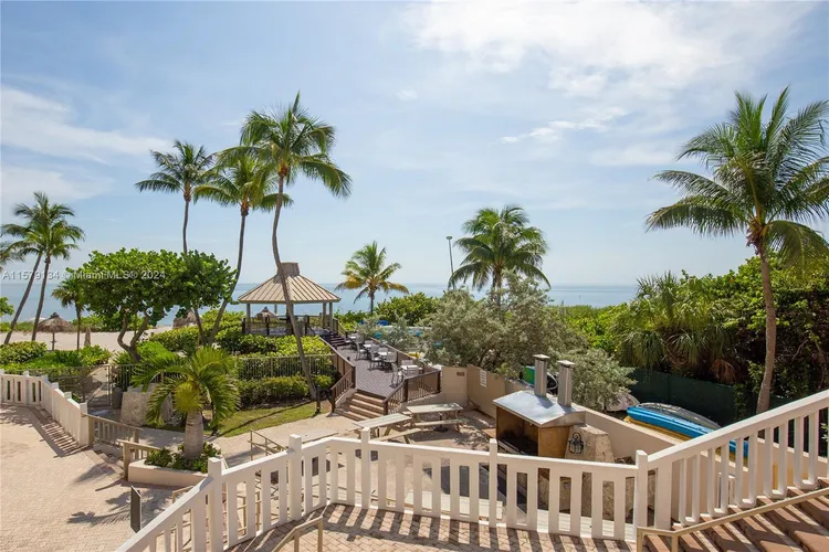 Towers of Key Biscayne #D808 image #17