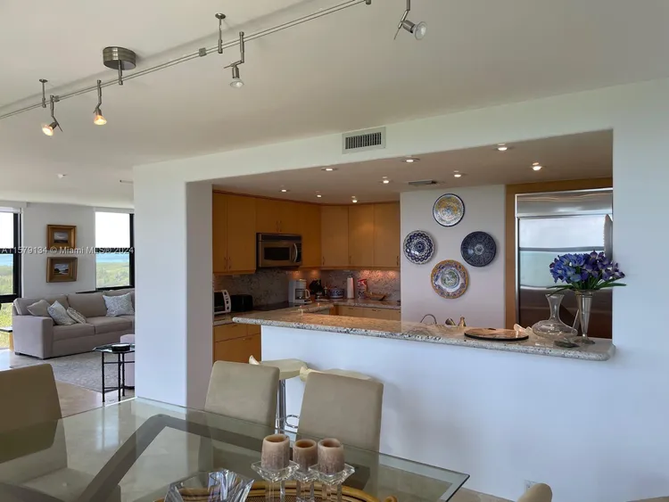 Towers of Key Biscayne #D808 image #6